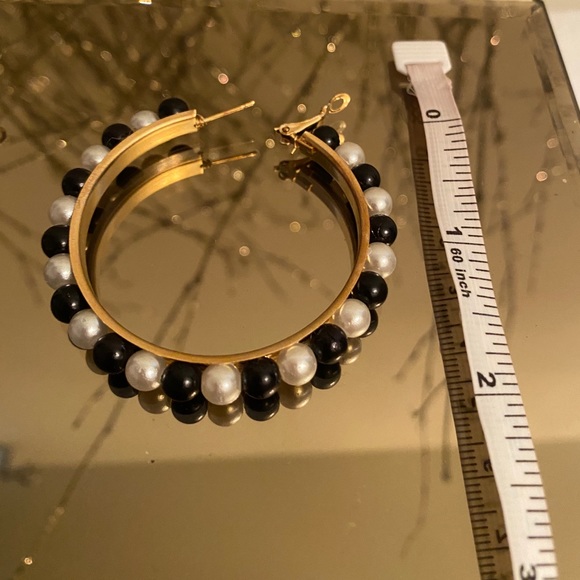 Blk/Wht Pearl Hoops✨✨ - Picture 2 of 3